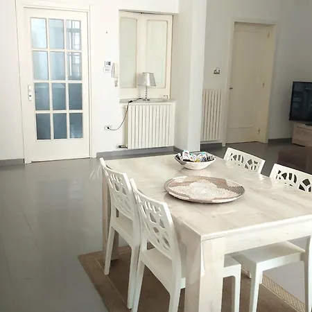 Dimora Male Apartment *